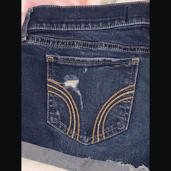🌸Hollister Distressed Cuffed Denim Shorts - Picture 7 of 8